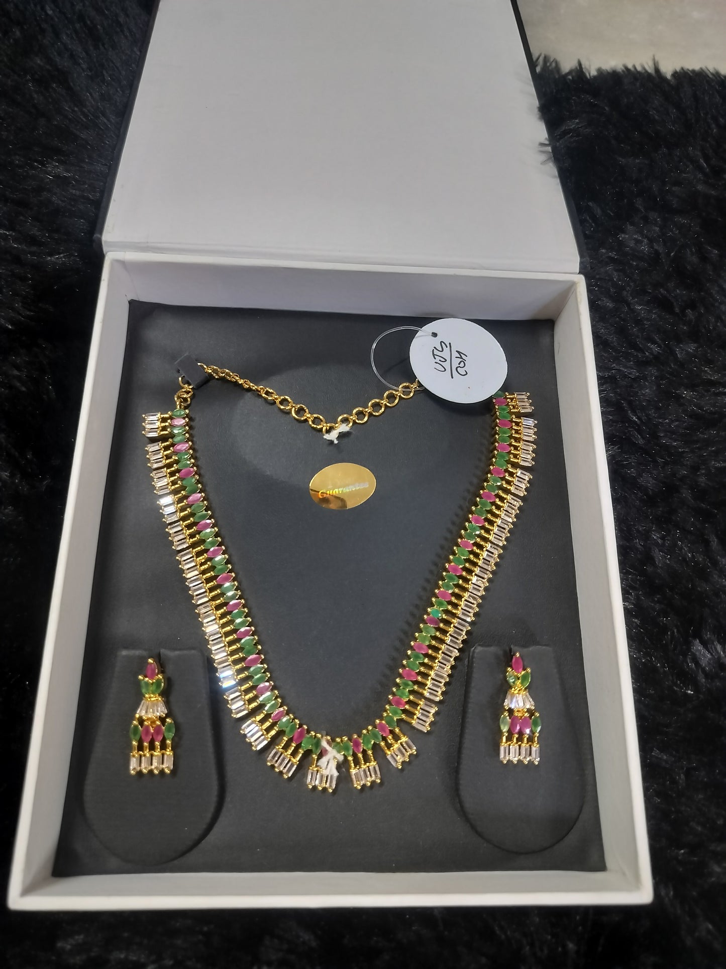 GOLD COVERING AD STONE NECK SET