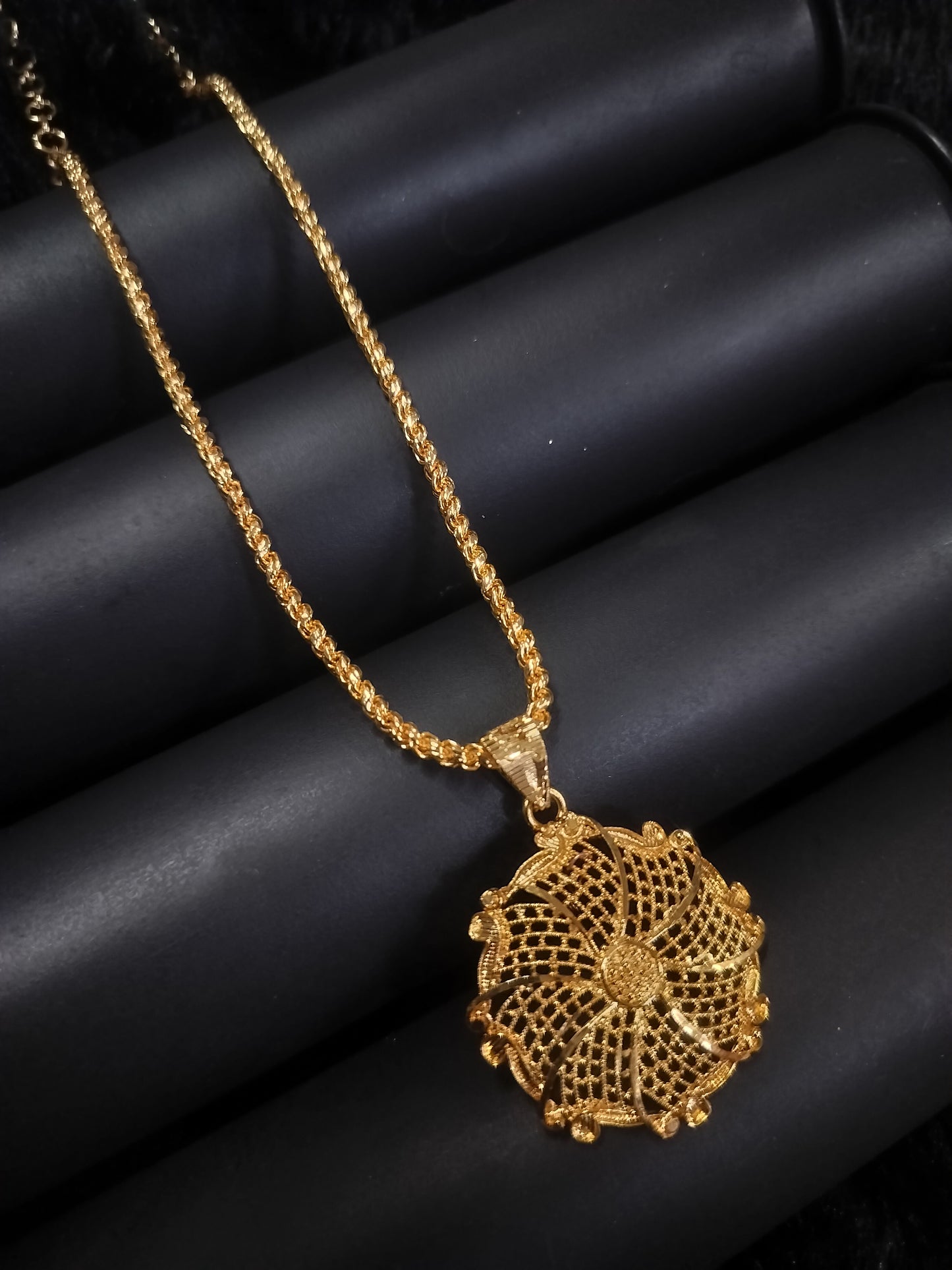 GOLD COVERING NECK SET