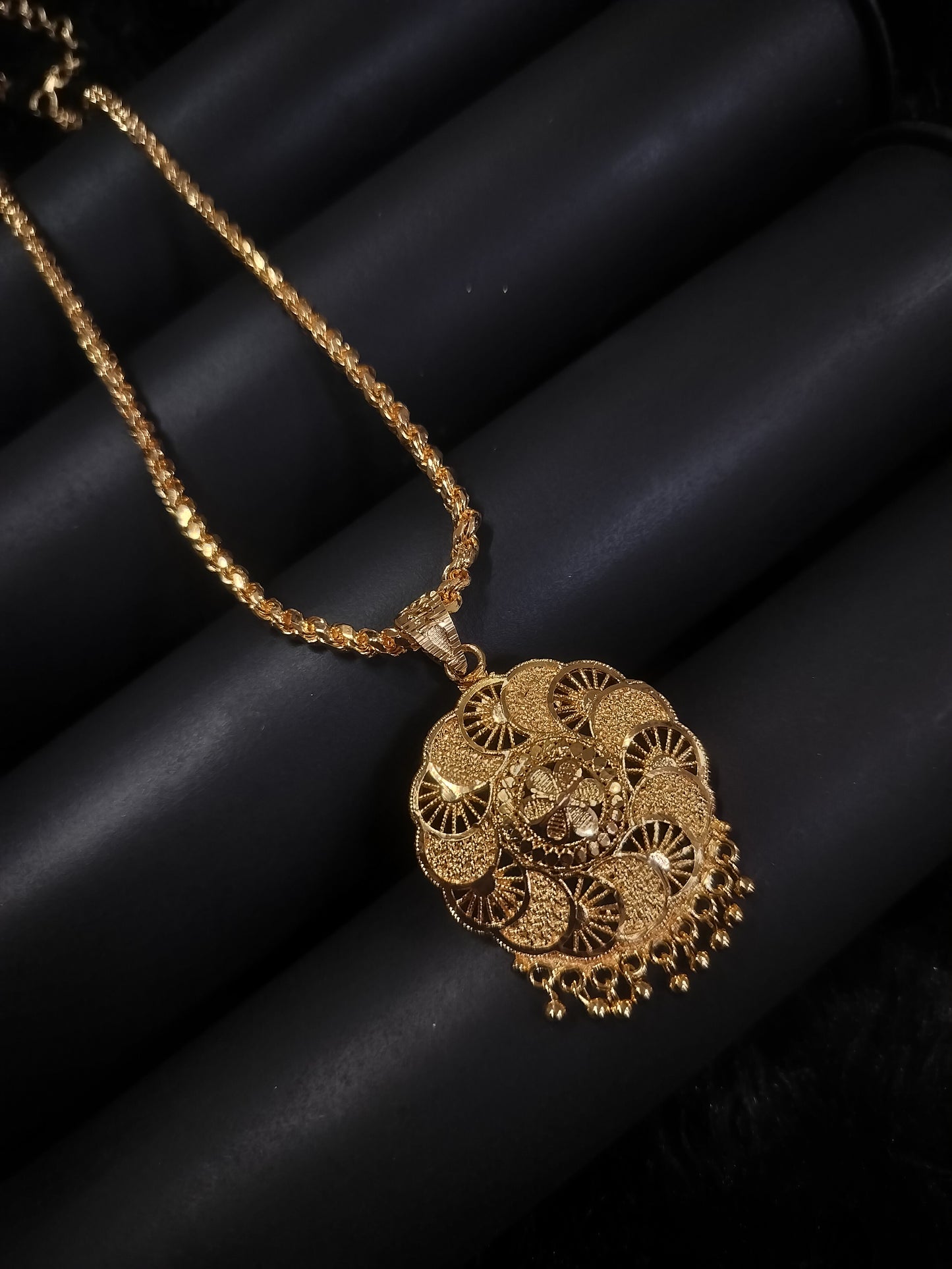 GOLD COVERING NECK SET