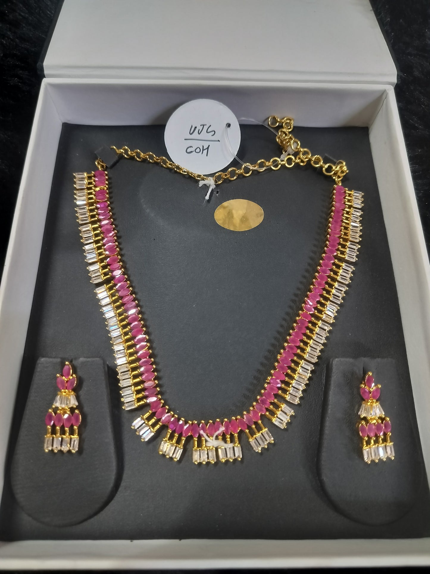 GOLD COVERING AD STONE NECK SET