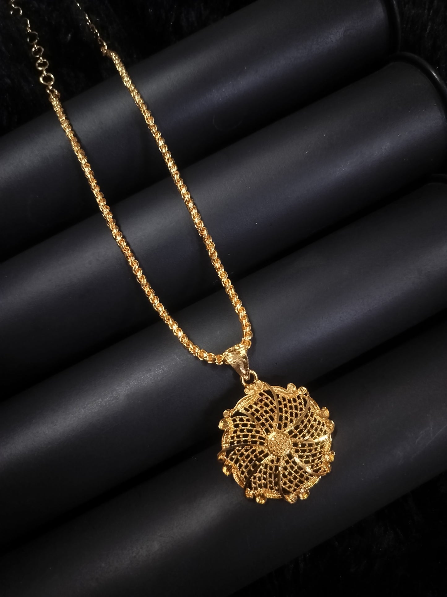 GOLD COVERING NECK SET